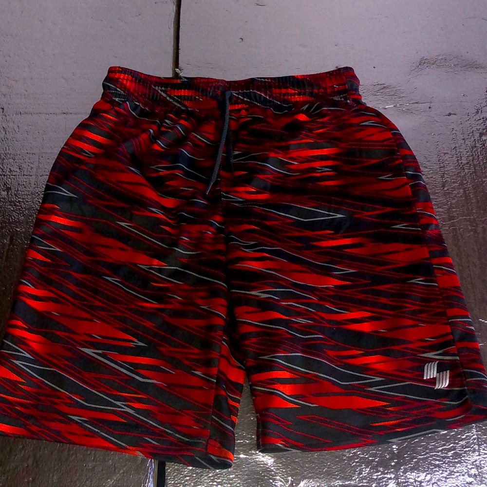 Boys basketball shorts L 10/12